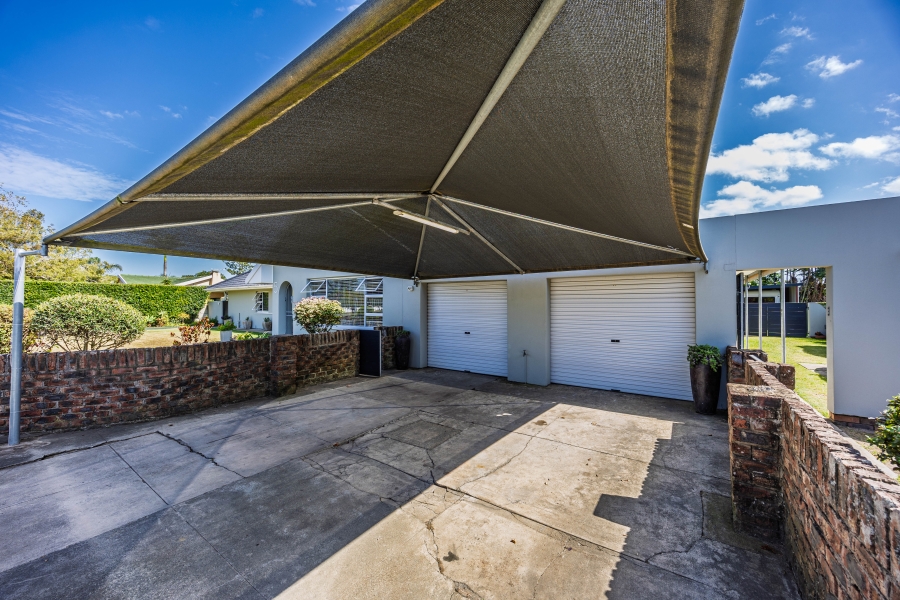 4 Bedroom Property for Sale in Beacon Bay Eastern Cape